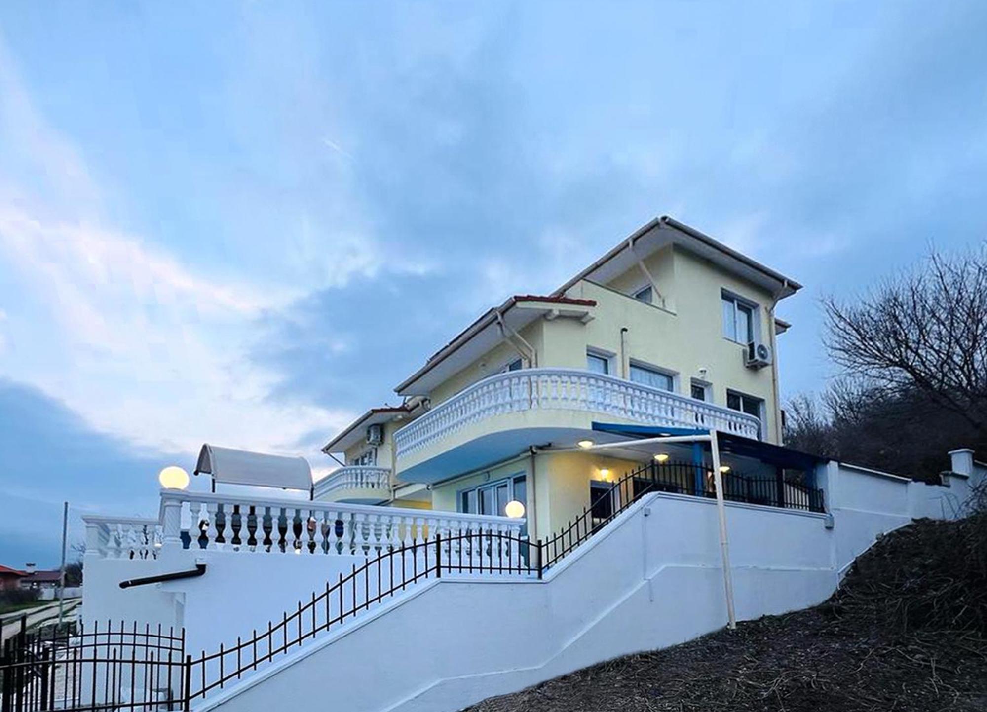 Villa Sorento Italian Neoclassica Balchik Bagian luar foto