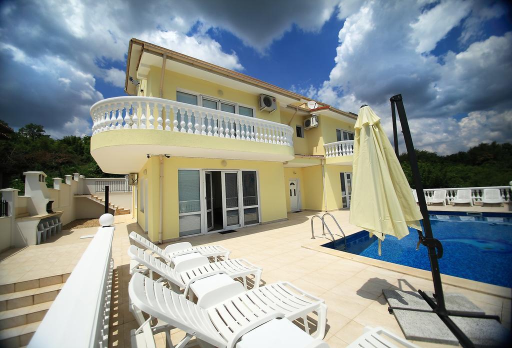 Villa Sorento Italian Neoclassica Balchik Bagian luar foto